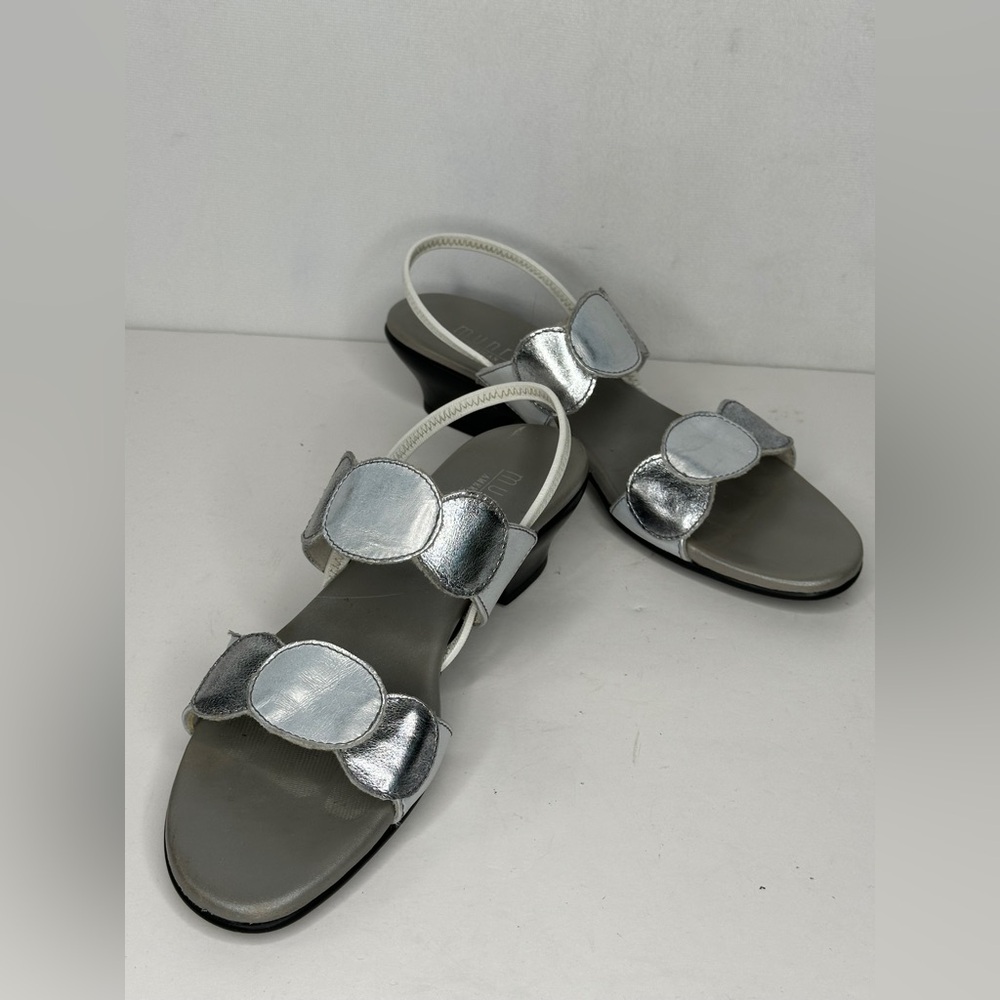 Munro Solar Eclipse Metallic Sliver Sandals Slingback Sz 7 1/2 SS